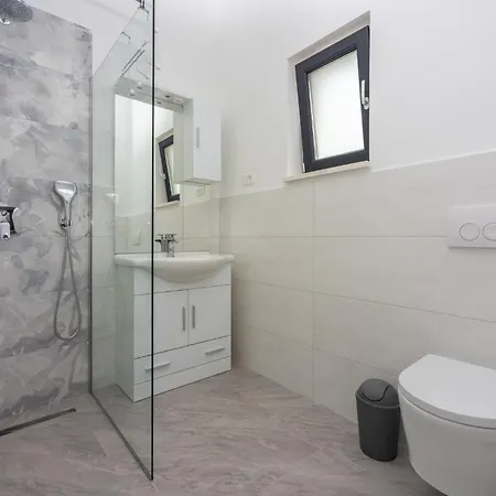 Nyaraló Nina